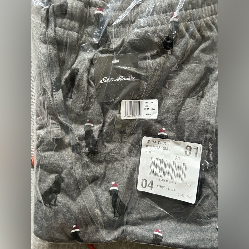 Eddie Bauer men’s size L flannel pajama pants.